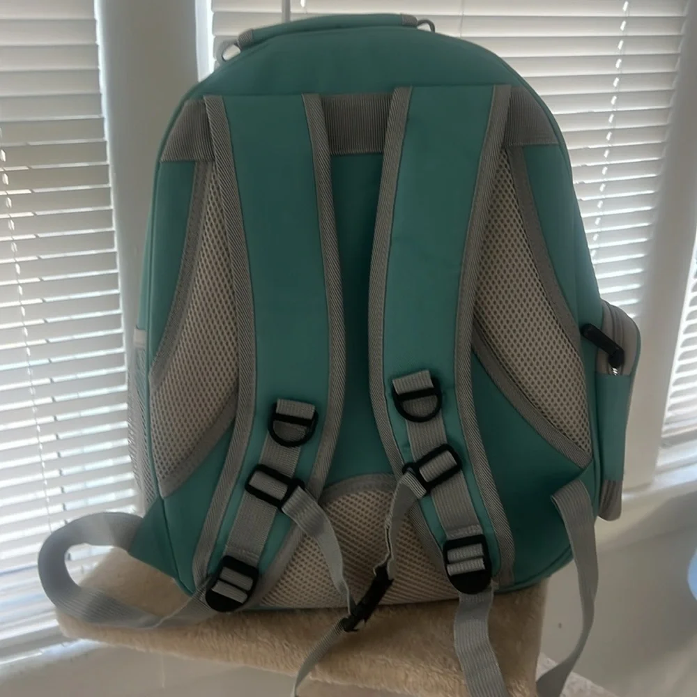 Space bubble back pack for a small critter BRAND NEW NEVER USED!!! 😀